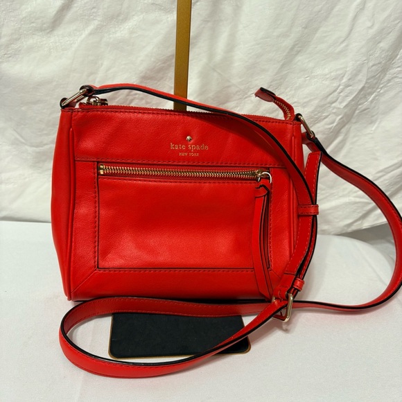 Kate Spade Red Crossbody Bag w/Storybook Lining. - Picture 3 of 11